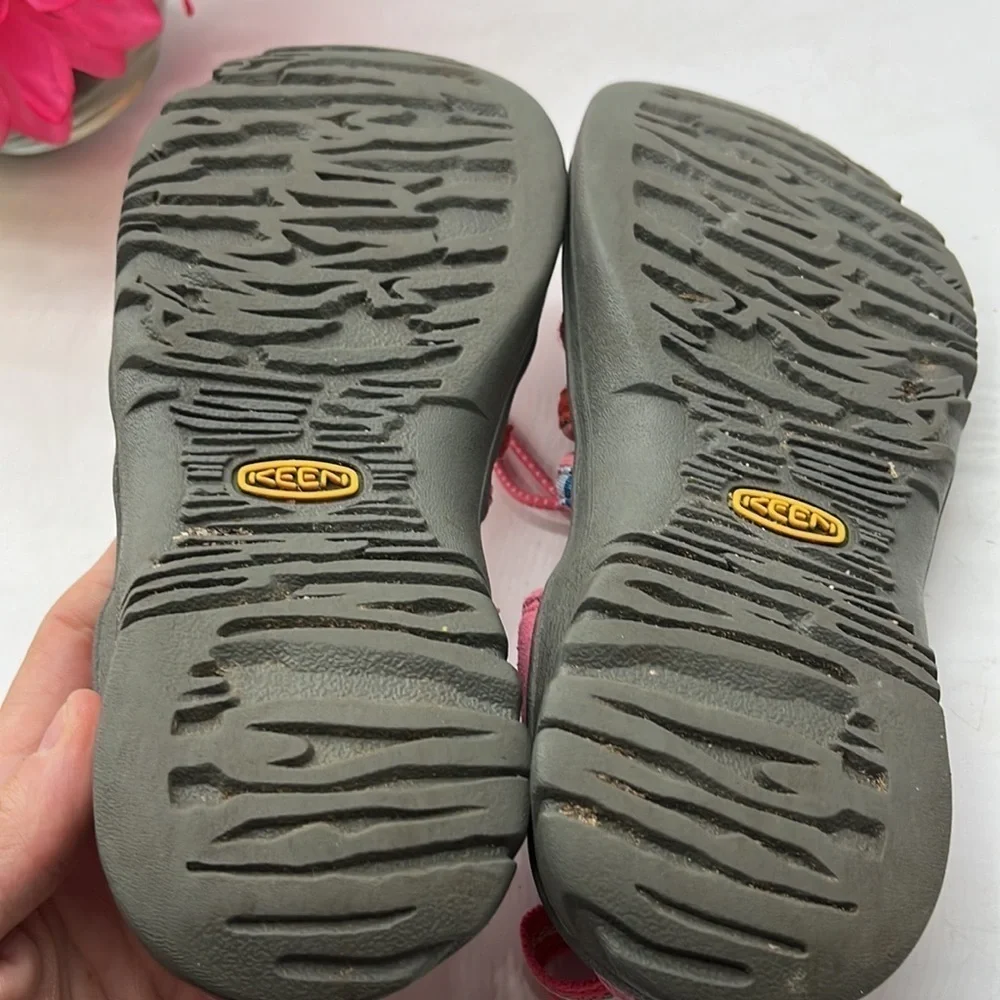 Keen Pink Washable Multi Color Hiking Sandals Sz 4. KET0467C